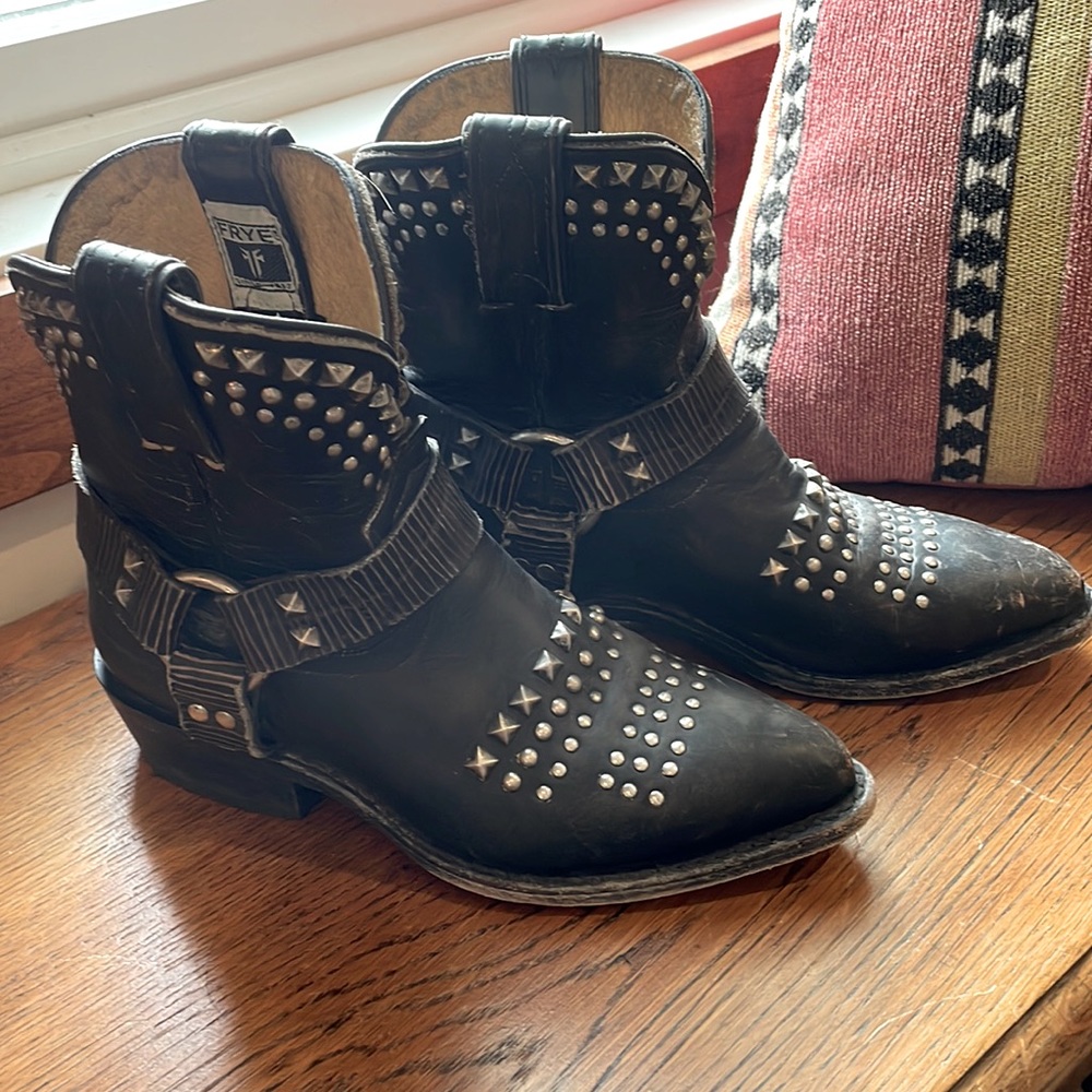 Frye studded leather harness western/biker ankle boot size 5.5